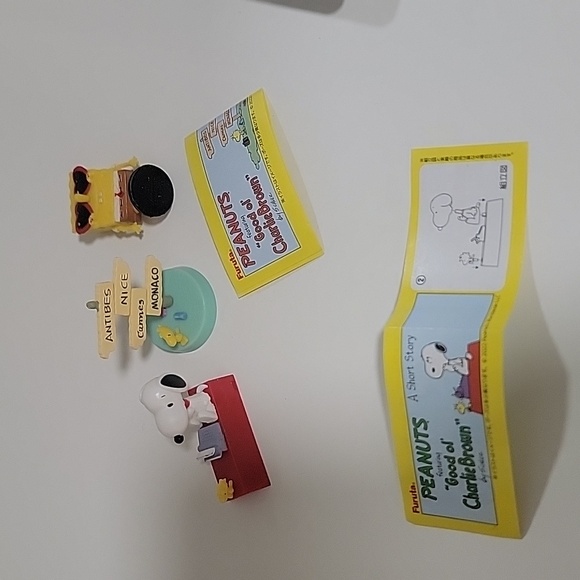 Authentic Japan Exclusive Limited Edition Peanuts Snoopy and SpongeBob Figures - Picture 3 of 6